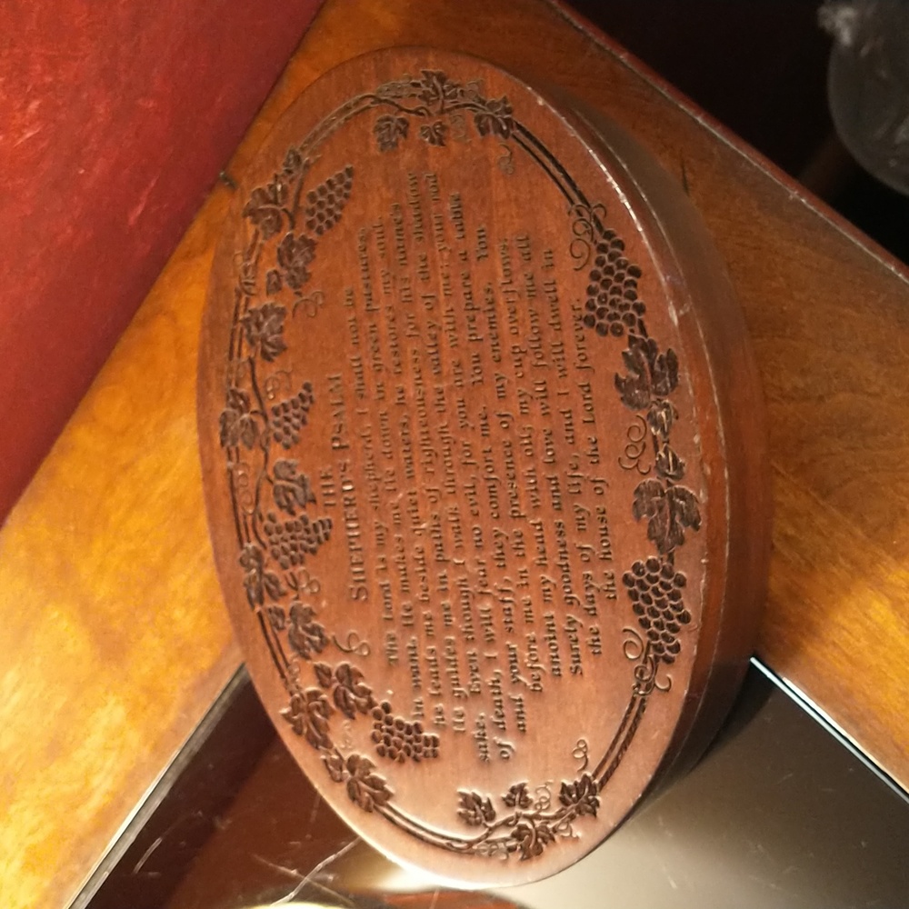 VTG-Wooden Oval Box-Hand Carved Ornate "The Shepherd's Psalm" Printed on front